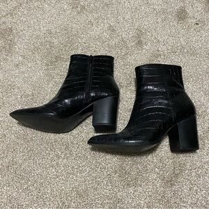 Black Leather Croc-Embossed Ankle Boots. Size 37